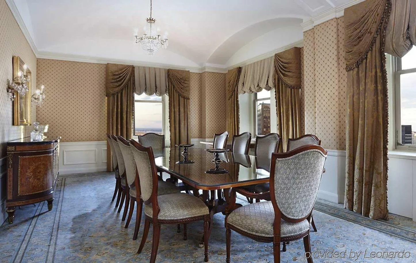 The Towers Of The Waldorf Astoria Otel New York